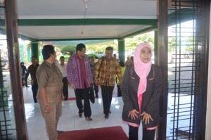 Dr. Septi Gumiandari, M. Ag menyambut kedatangan Tim Asesor BAN-PT.