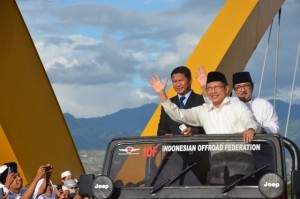 Menteri Agama RI Lukman Hakim Saefuddin melakukan Pawai sebelum membuka acara PIONIR ke-VII PALU Sulawesi Tengah.