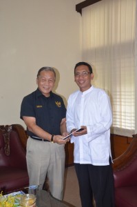 Rektor IAIN Dr. H. Sumanta bersama Laksamana (Purn) Jenderal Slamet Soebijanto Manta Kepala Staf AL.