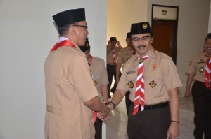 Rektor IAIN Dr. H. Sumanta, M. Ag menyambut kedatangan Ketua Kwarnas Dr. H. Adhyaksa Dault, SH.,M.Si.