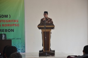 M. Jasin memberikan materi tentang Zona Bebas Korupsi dalam acara Pembinaan Pegawai.