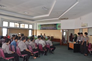 Jajaran Polresta Kota Cirebon dan IAIN sedang mengikuti acara penandatanganan MoU.
