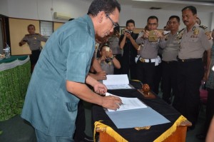 Rektor IAIN dan KAPOLRES Kota Cirebon memnandatangani Draft Nota Kesepahaman (MoU).