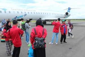 Kontingen IAIN bertolak dari Jakarta menuju Sulawesi dengan menggunakan Garuda Airlines.