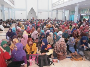 Peserta dengan antusias mengikuti acara workshop di Masjid Al-Jami'ah IAIN Syekh Nurjati Cirebon.