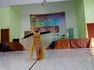 Seni menari Tradisional salah satu kesenian yang ditampilkan oleh Mahasiswa PGRA Fak. ITK dalam acara Muswil Regional I dan IMPRASI PG PAUD se-Indonesia.