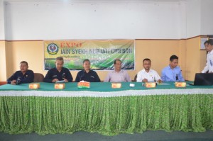 Kabag Umum dan Humas beserta Kasubbag Akademik dan Wali Kelas SMAN 1 Dukuh Puntang kab. Cirebon dalam acara EXPO IAIN Syekh Nurjati Cirebon 2016.