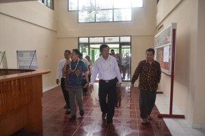 Dekan FITK Dr. Ilman Nafi'a, M. Ag mendampangi Tim Assesor BAN-PT.