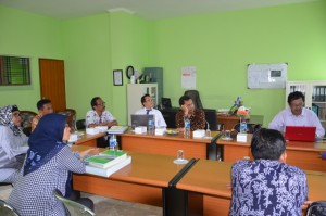 Tim Assesor BAN-PT Prof. Dr. Yalvema Miaz, MA., Ph.D Visitasi bersama Dekan, Wadek, Kabag serta Kasubbag dilingkungan Fakultas ITK.