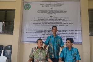 Ketua Jurusan Dr. H. Sutejo, M. Ag, Sekertaris Jurusan Ahmad affandi, M. Ag beserta Staff Jurusan PAI FITK Memed, S. Pd.I 
