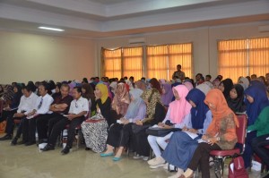 Mahasiswa dan Dosen Fak. SEI merupakan bagian dari peserta Studium General Dekanat FSEI IAIN Syekh Nurjati Cirebon Tahun 2016.