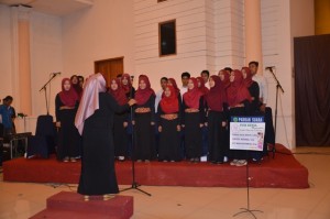 Paduan Suara Mahasiswa dalam acara Wisuda Sarjana dan Magister Ke-XIII Tahun 2016.