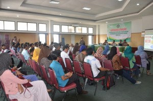 Sebanyak 68 orang peserta mengikuti acara Up Grading Sosialisasi dan Pengenalan Bela Negara Tenaga Kontrak di Lingkungan IAIN Syekh Nurjati Cirebon Tahun 2016.