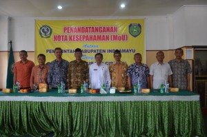 Foto bersama Wakil Bupati Kabupaten Indramayu Drs. H. Supendi, M. Si (tengah) bersama unsur Pimpinan IAIN Syekh Nurjati Cirebon.