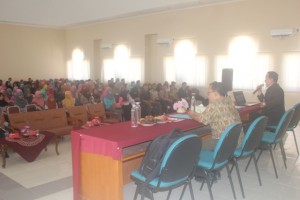 Suasan Seminar Peningkatan Wawasan Keilmuan bagi Mahasiswa FITK IAIN Syekh Nurjati Cirebon Tahun 2016.