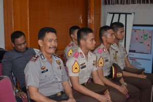 Kanit Tibmas Sat Binmas AIPTU M. Sukrim mendamping Taruna AKPOL dalam acara kunjungan silaturahim ke IAIN Syekh Nurjati Cirebon Tahun 2016.