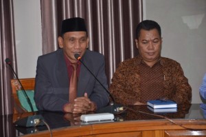Dr. H. Sumanta, M. Ag didampingi Dr. H. Farihin, M. Pd memberikan sambutan dalam acara kunjungan silaturahim Kapolres Cirebon Kota ke IAIN Syekh Nurjati Cirebon Tahun 2016.