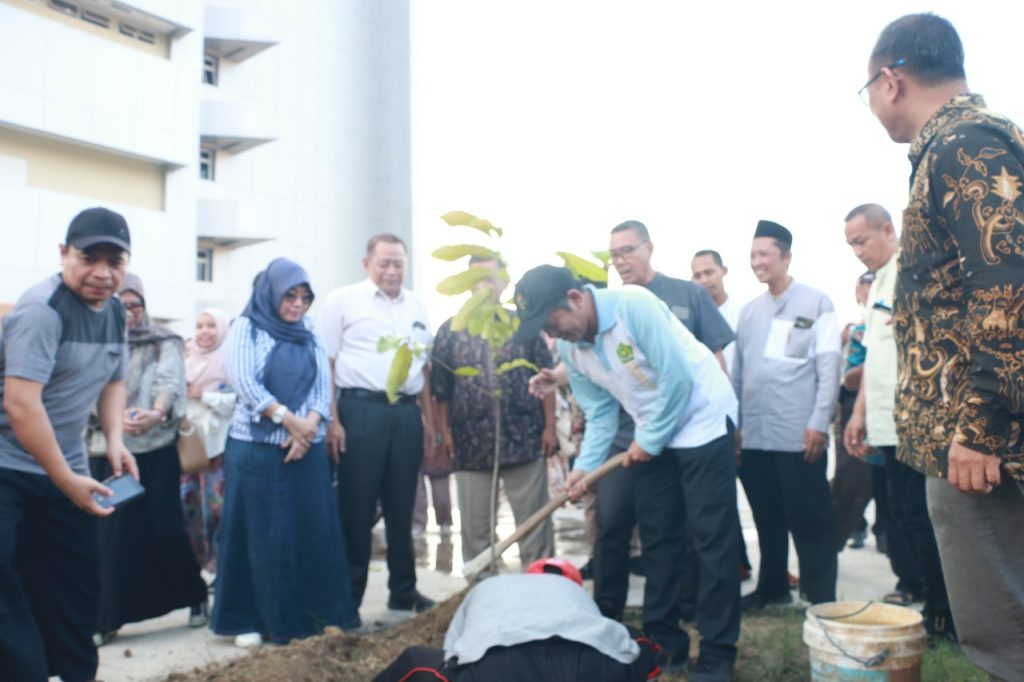 Hijaukan Indonesia, UIN Siber Syekh Nurjati Cirebon Tanam 1.000 Pohon Matoa: Komitmen Ekologis Kampus Digital Islam